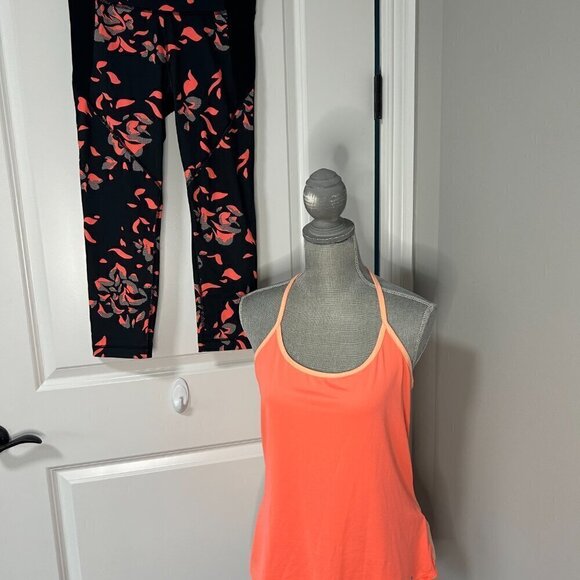 Under Armour Workout Set Capri Pants and Tank Size M EUC - Picture 5 of 6